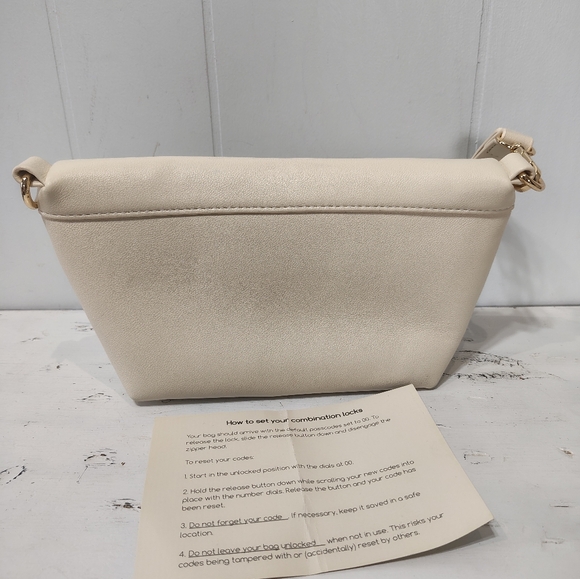 Snugbox Locking‎ Stash Travel Bag Wristlet Clutch White